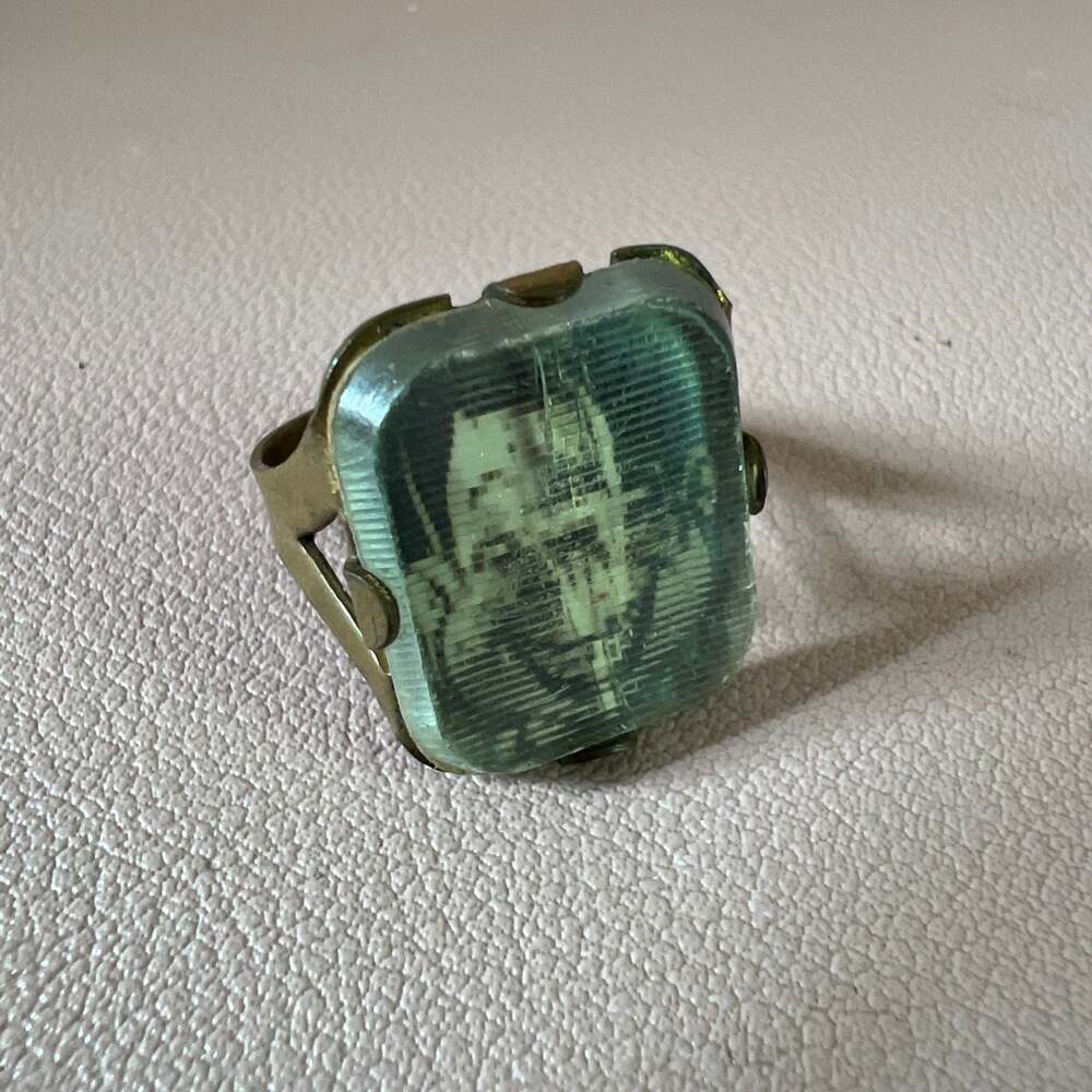 Vintage Adjustable Brass Ring with Rectangular Lenticular Portrait Cabochon - Picture 3 of 6